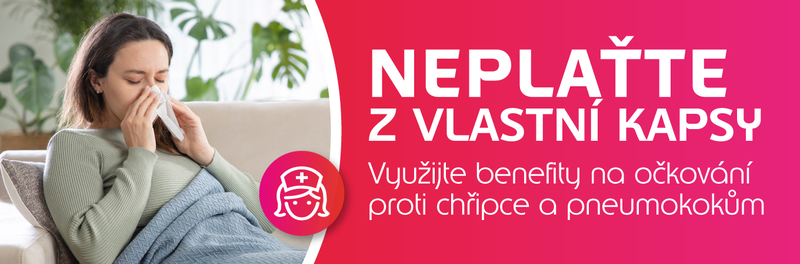 Propagační banner na očkování proti chřipce a pneumokokům s ilustrativní fotkou smrkající ženy