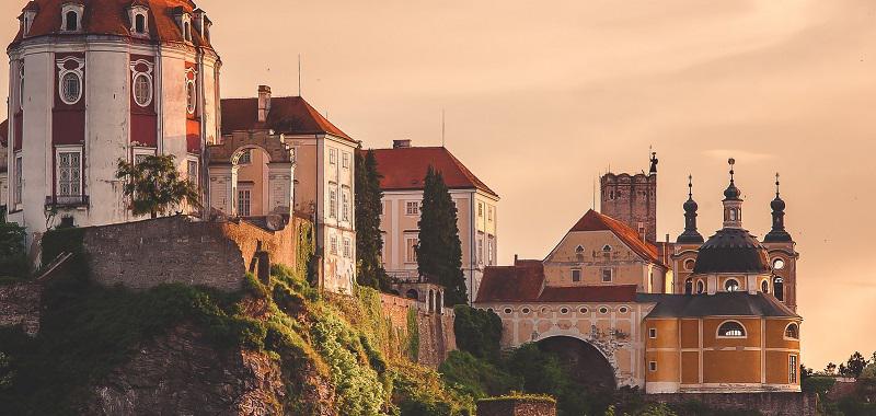 castle-1283750_1920-800x380.jpg