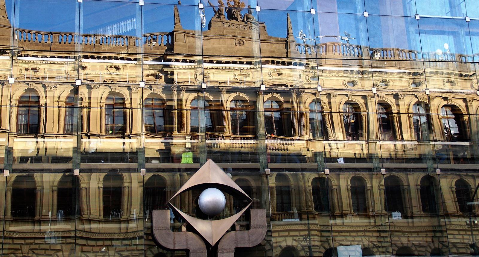 reflection-4834411_1920_800-380.jpg